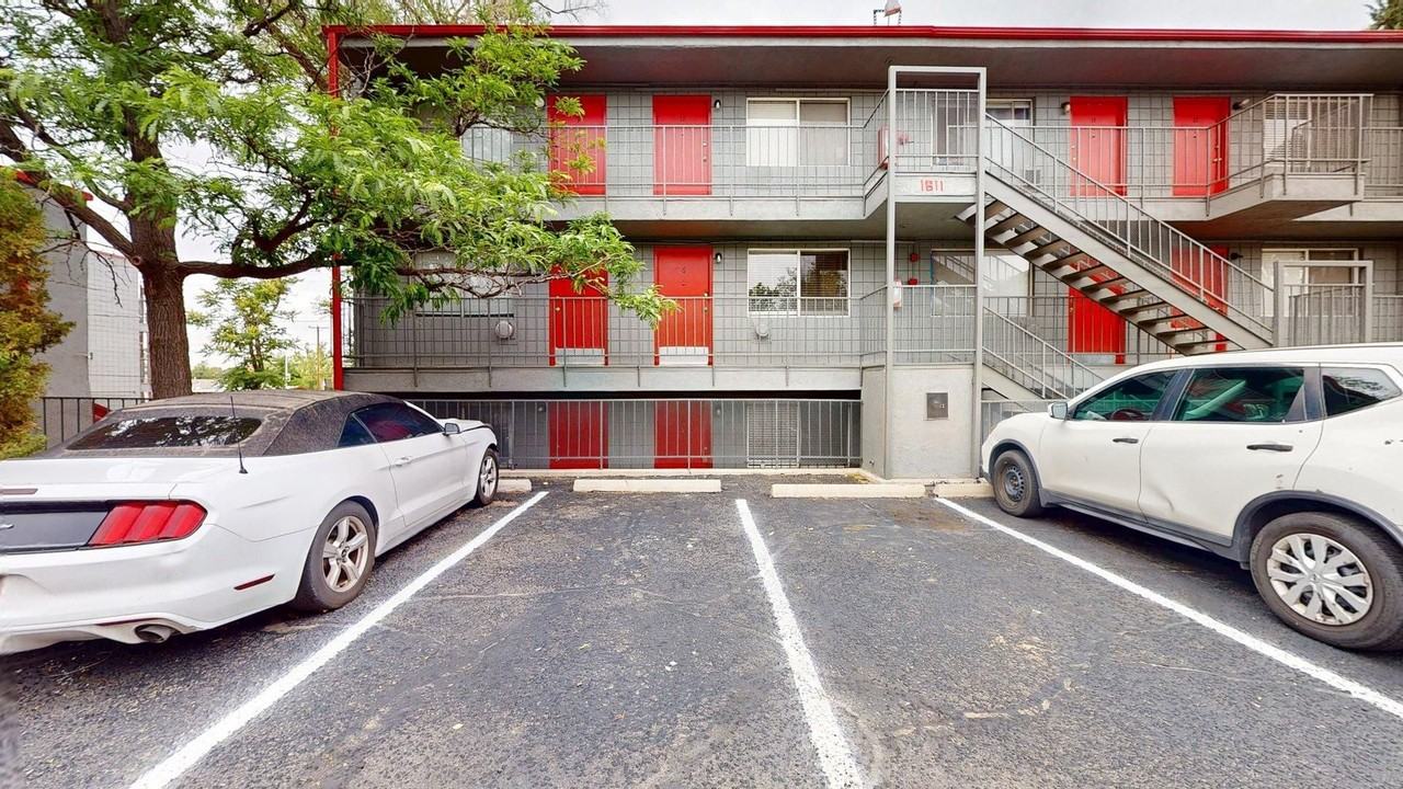 1601 Gold Ave Se - Photo 2 of 14