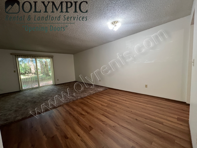 7609 Trails End Dr Se - Photo 3 of 14