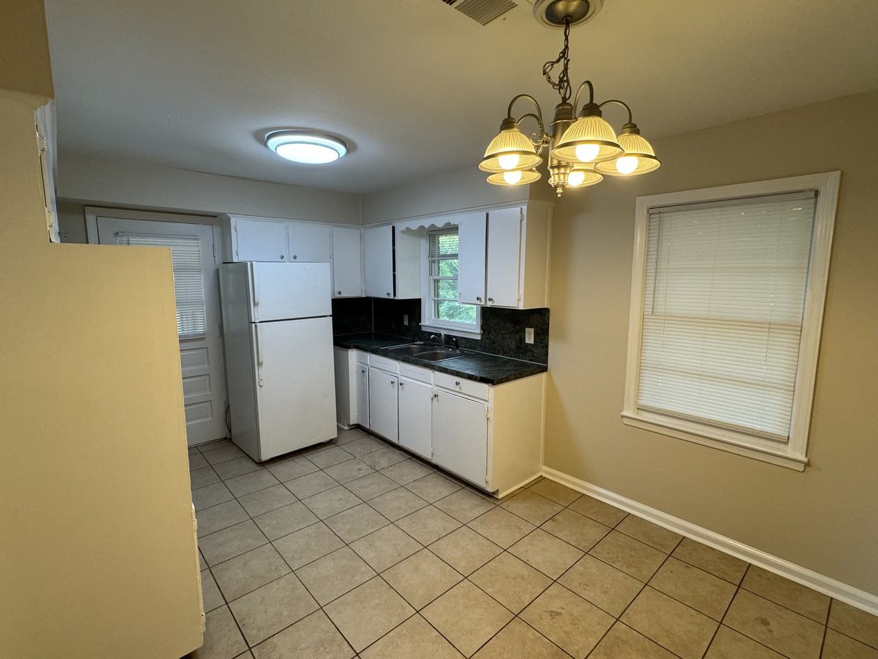 3758 Meadowlark Dr - Photo 2 of 14