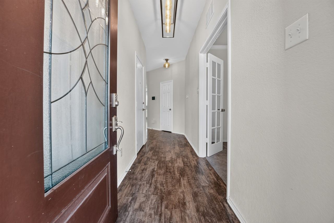 612 Sonterra Blvd - Photo 2 of 34