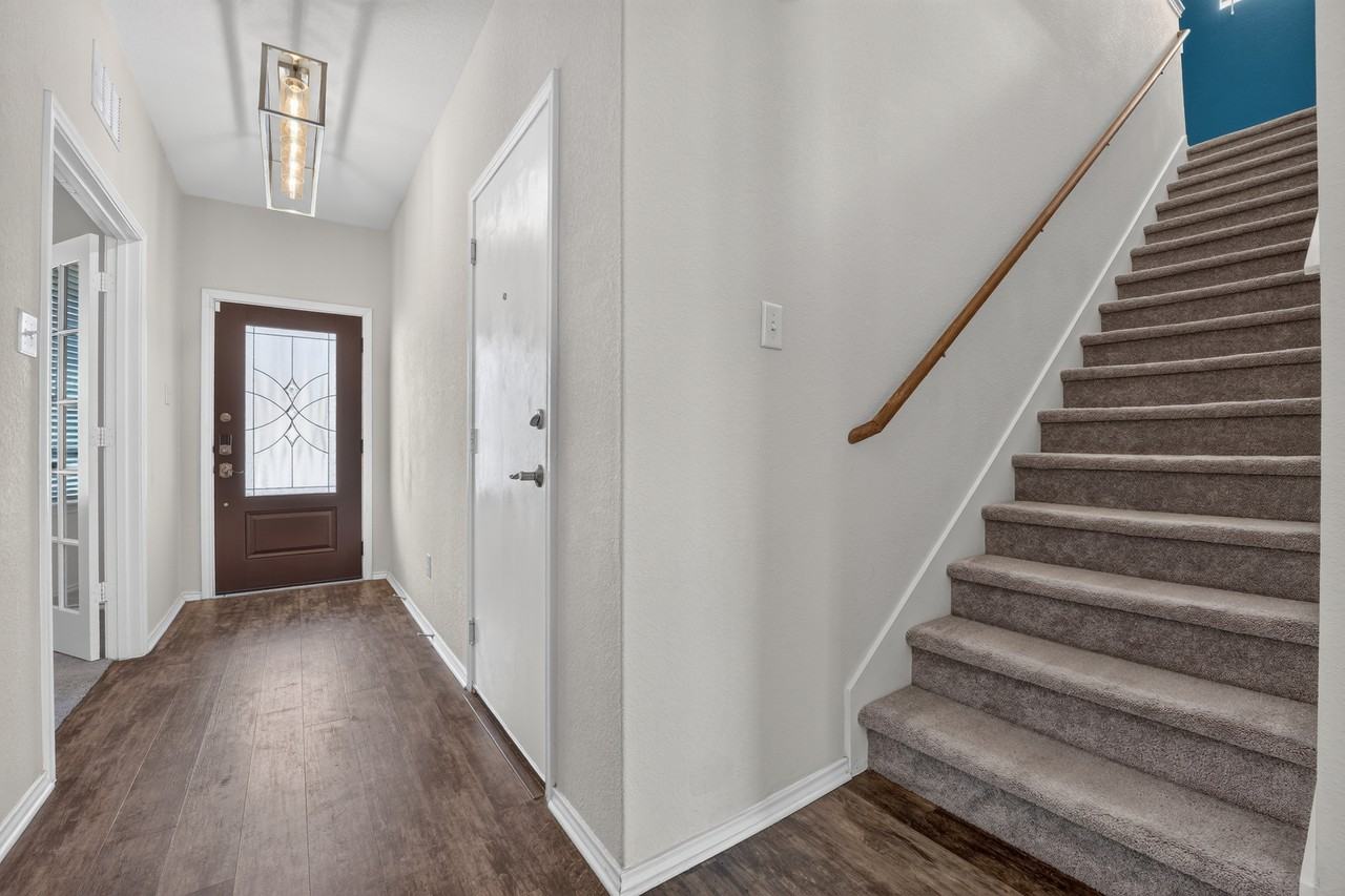612 Sonterra Blvd - Photo 3 of 34