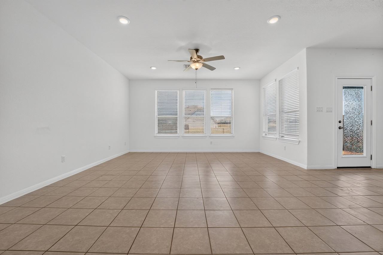 221 Sand Lily Ln - Photo 4 of 33