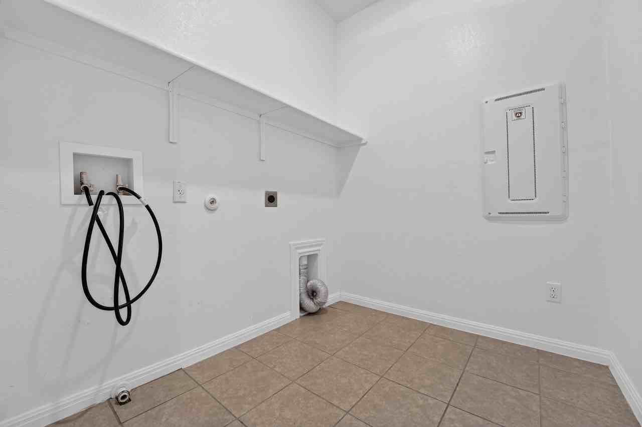 221 Sand Lily Ln - Photo 6 of 33