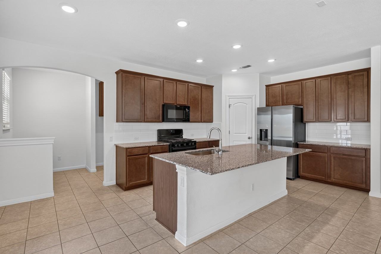 221 Sand Lily Ln - Photo 7 of 33