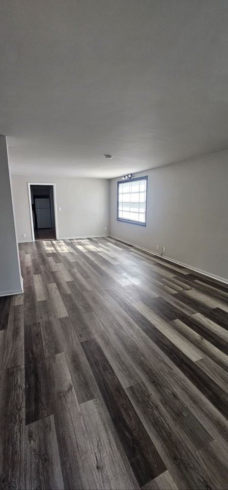 1105 W Jefferson Blvd - Photo 2 of 17