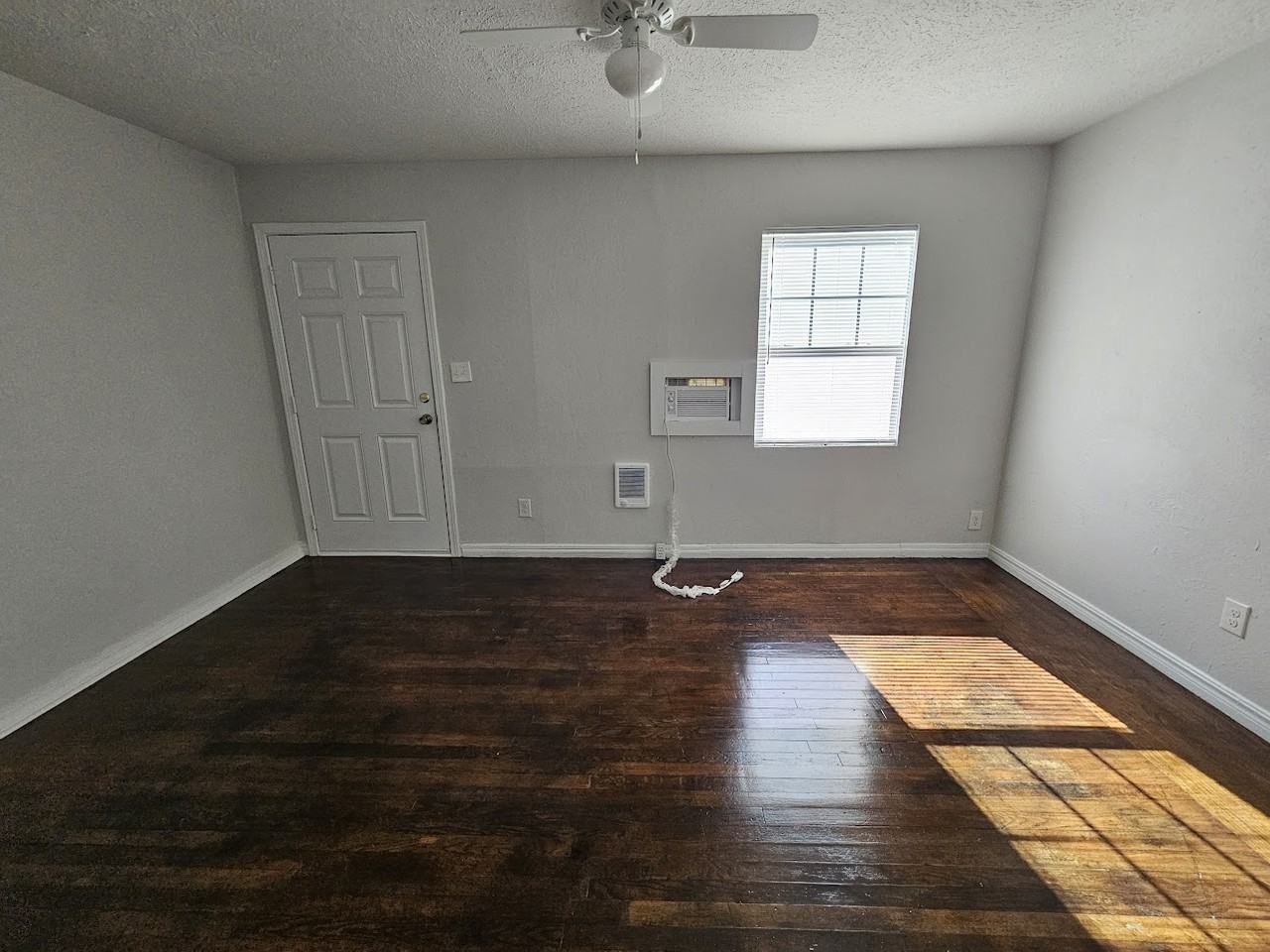 627 Nw 89th St - Photo 4 of 17
