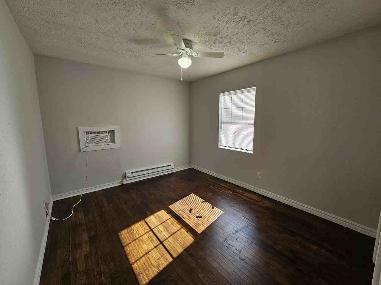 627 Nw 89th St - Photo 5 of 17