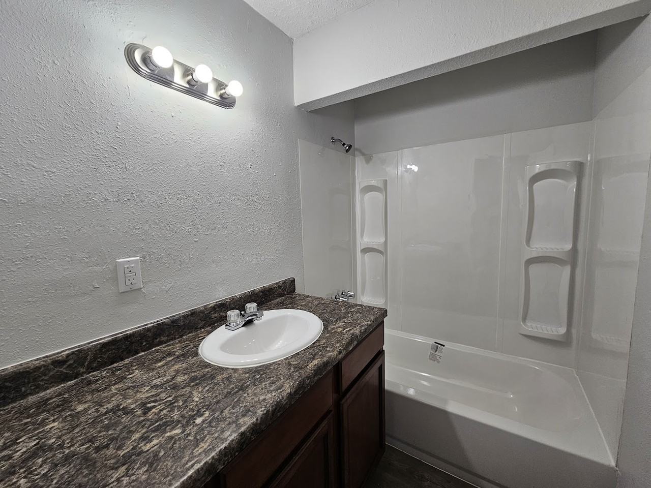 627 Nw 89th St - Photo 7 of 17