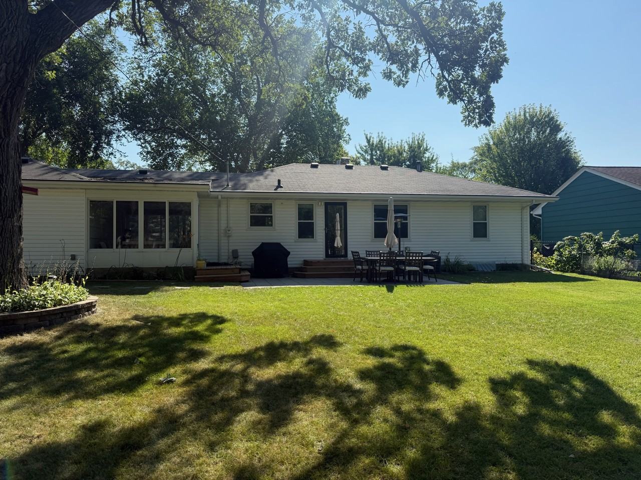 2532 Quebec Ave S - Photo 2 of 22
