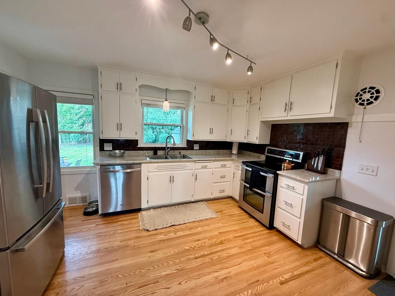 2532 Quebec Ave S - Photo 7 of 22