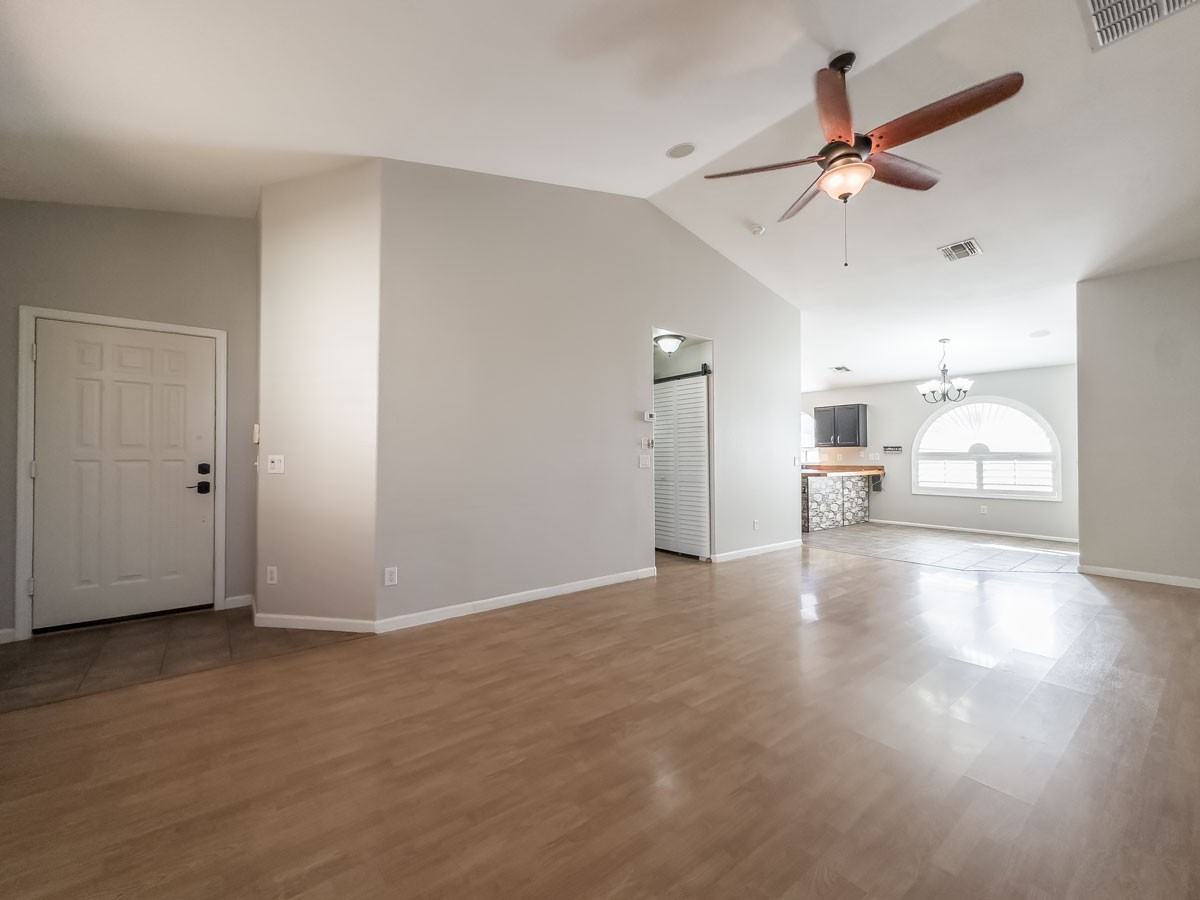 12434 W Windsor Blvd - Photo 4 of 28