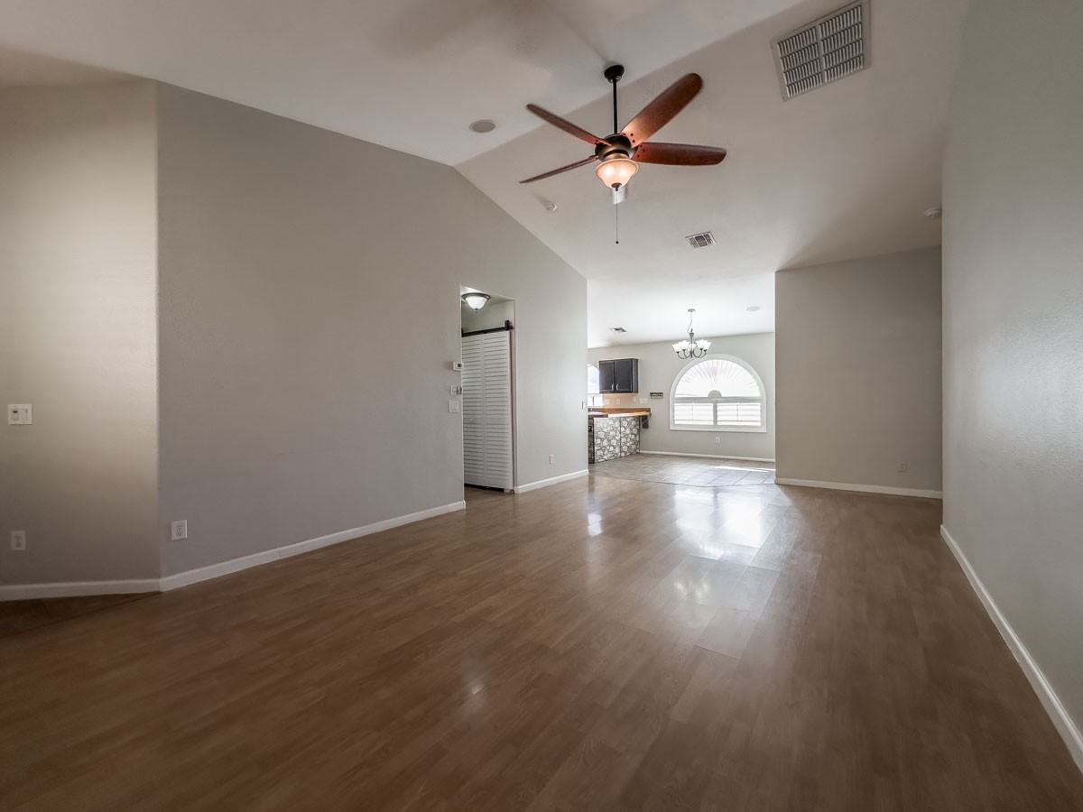 12434 W Windsor Blvd - Photo 5 of 28