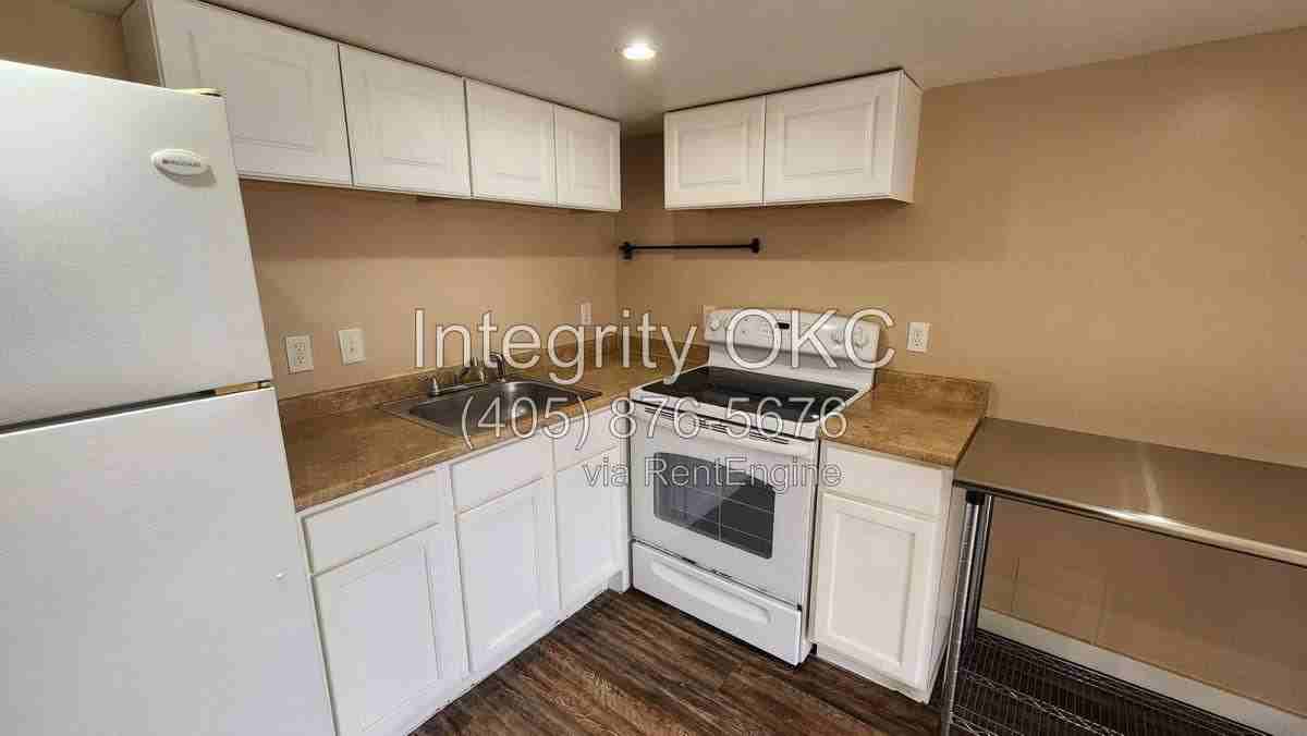 223 Nw 24th St #A - Photo 3 of 10