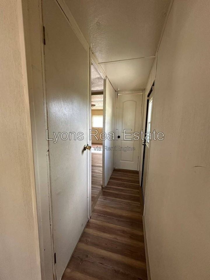 2268 Carlisle Ln - Photo 2 of 10