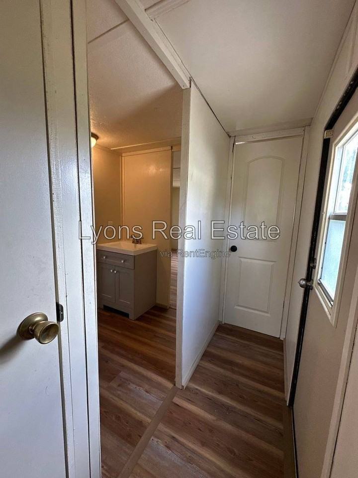 2268 Carlisle Ln - Photo 3 of 10