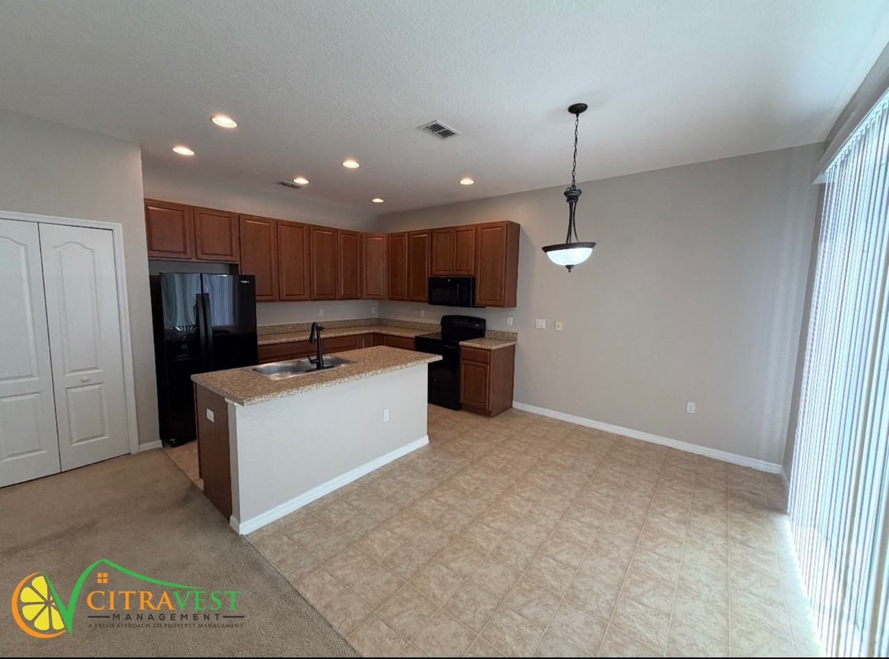 1154 Democracy Dr - Photo 4 of 8