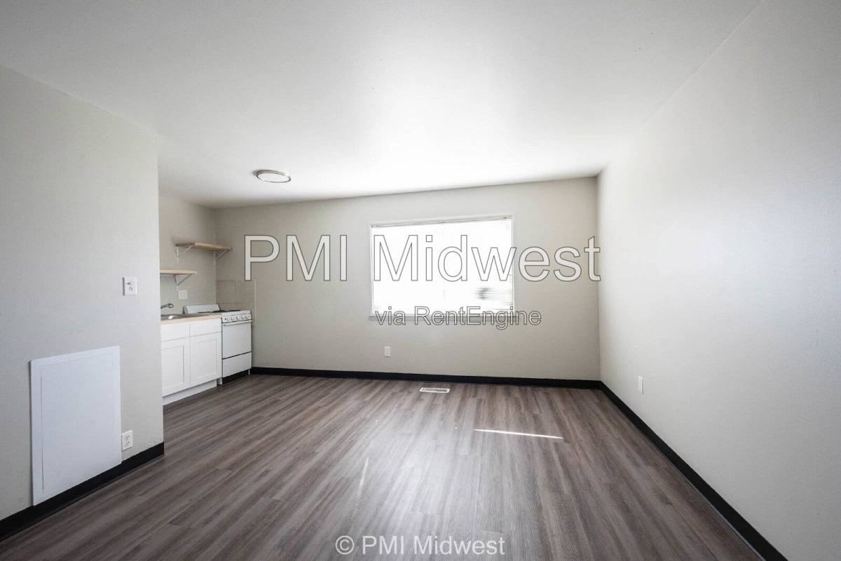 4985 N Franklin Rd #9 - Photo 2 of 9