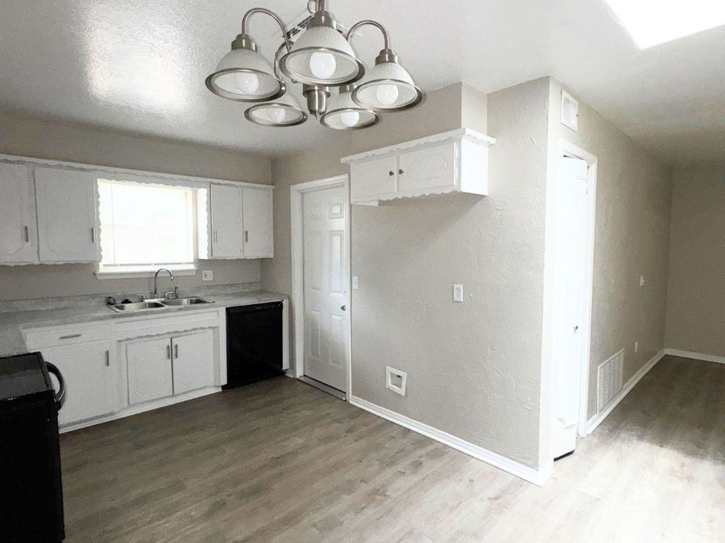 7808 Nw 6th St - Photo 7 of 19