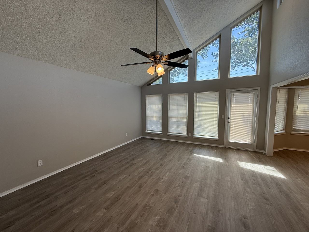 2713 W Houston Pl - Photo 3 of 15