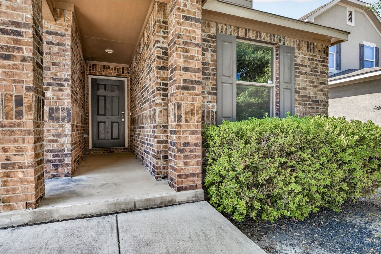 1407 Blue Jay Ct - Photo 4 of 32