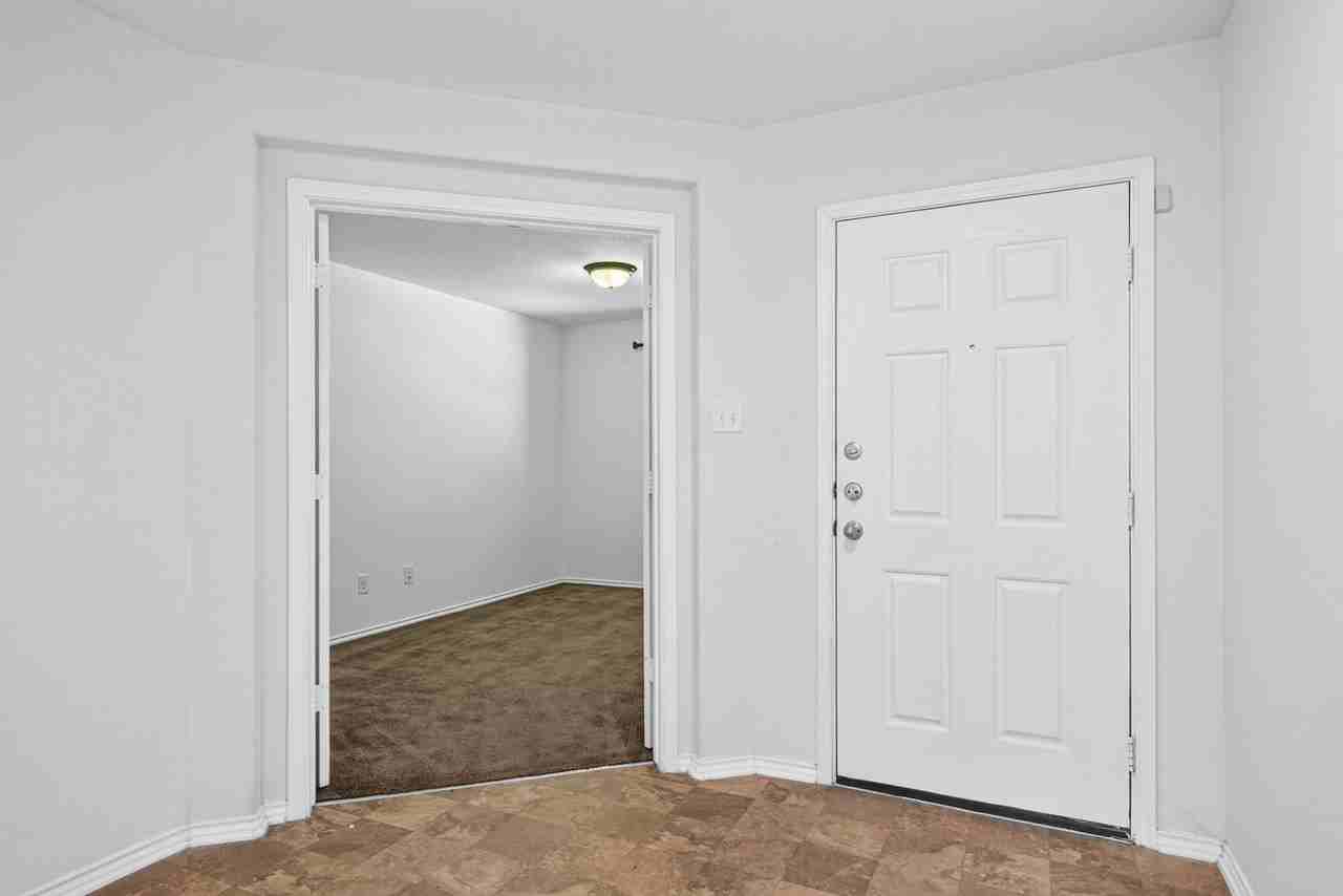 1407 Blue Jay Ct - Photo 5 of 32