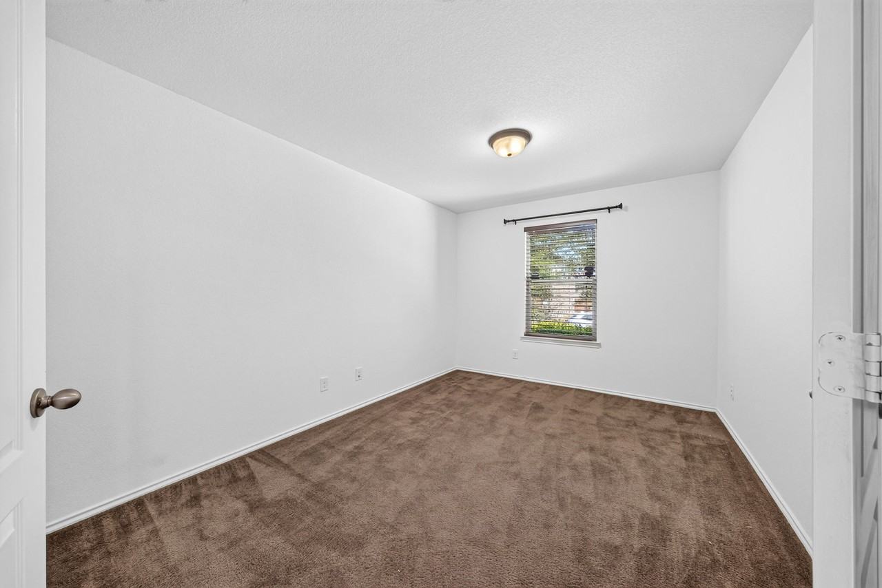 1407 Blue Jay Ct - Photo 6 of 32