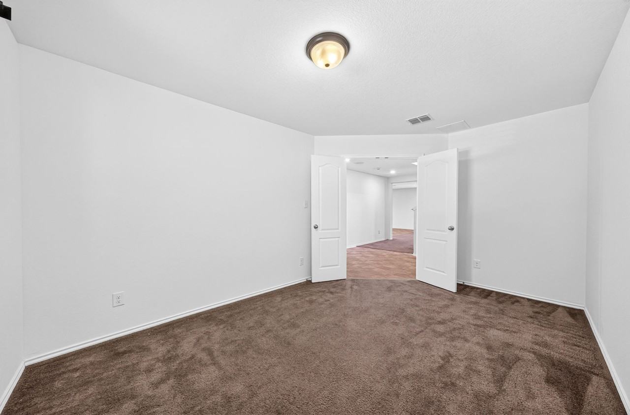 1407 Blue Jay Ct - Photo 7 of 32