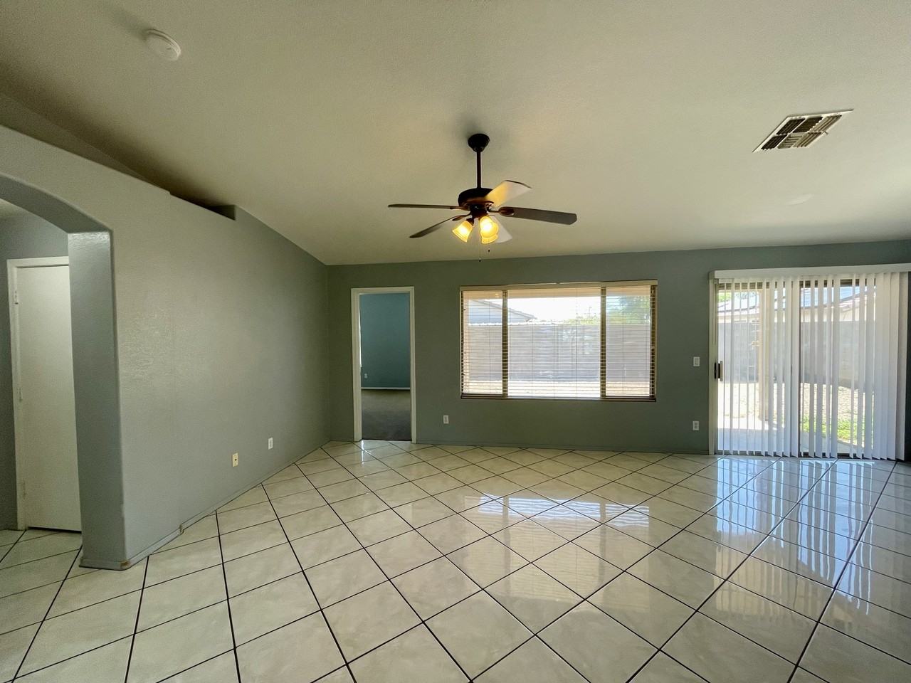 807 E Centre Ave - Photo 5 of 27
