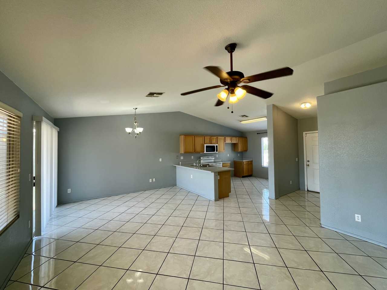 807 E Centre Ave - Photo 6 of 27