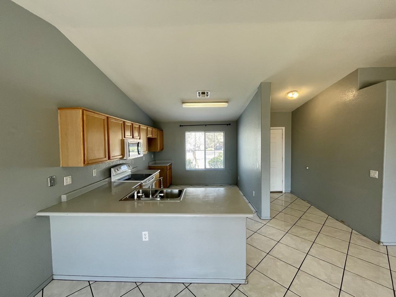 807 E Centre Ave - Photo 7 of 27