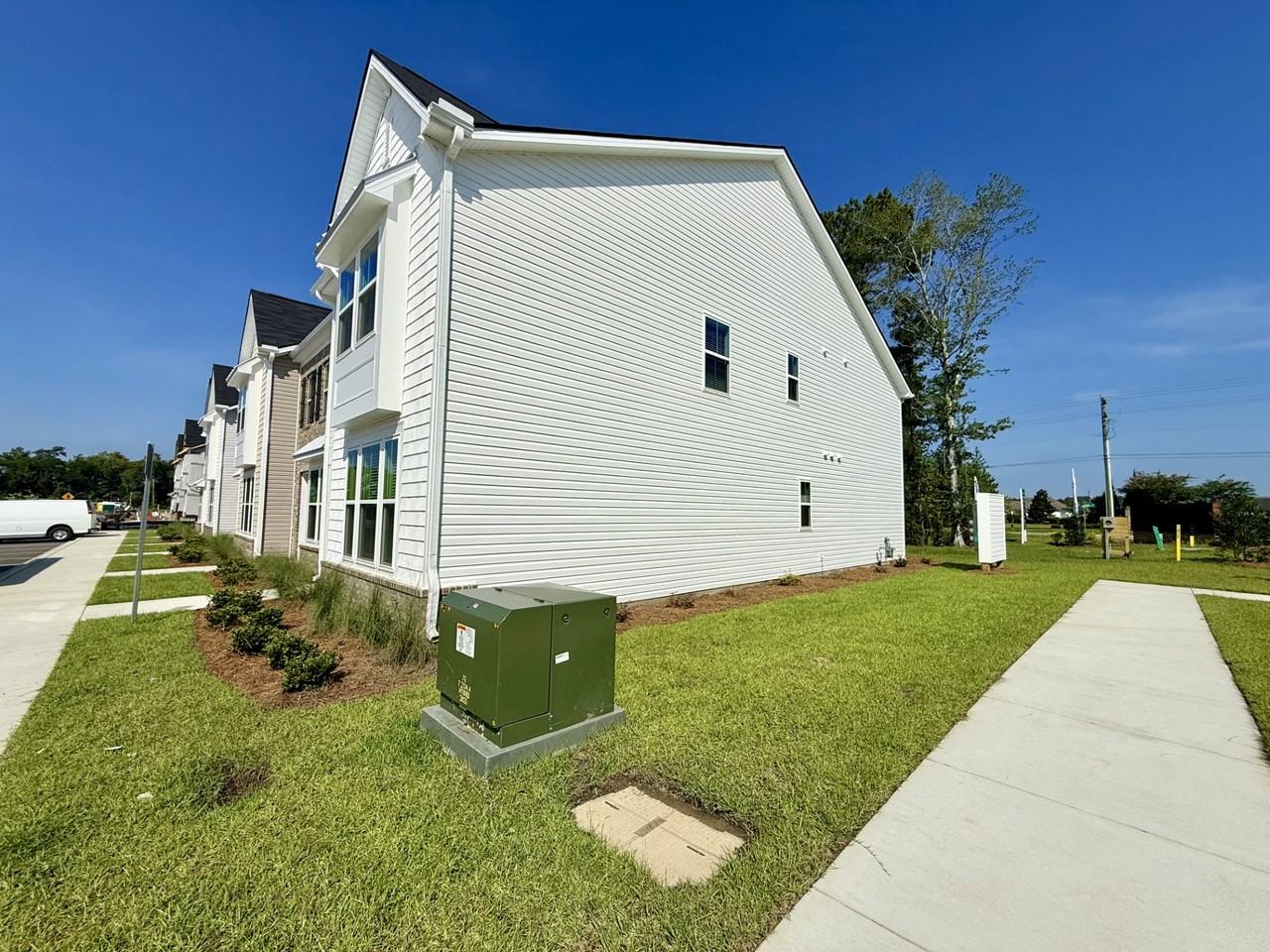 300 Deer Ridge Way - Photo 3 of 37