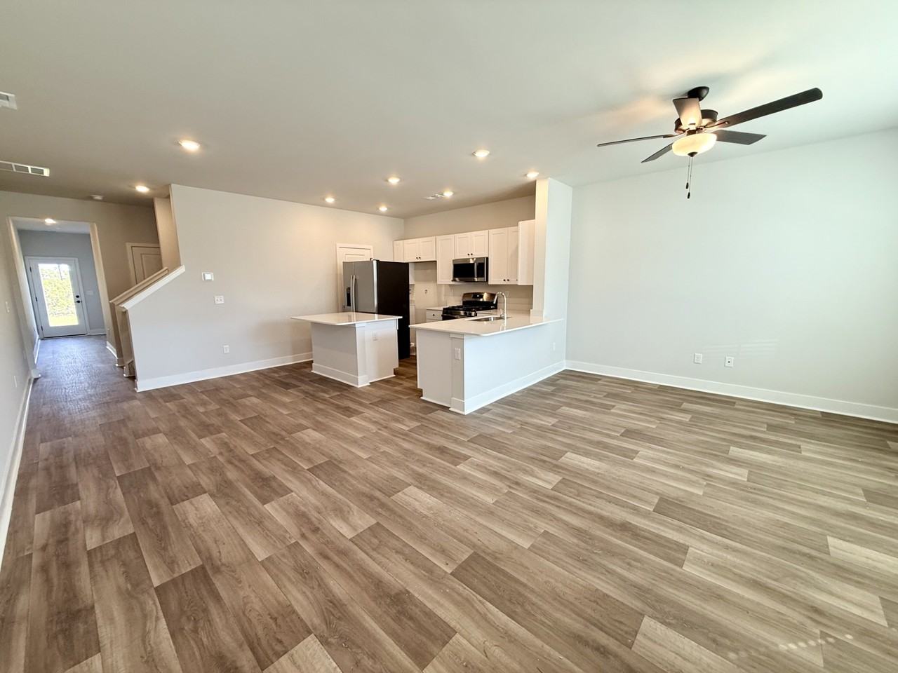 300 Deer Ridge Way - Photo 4 of 37