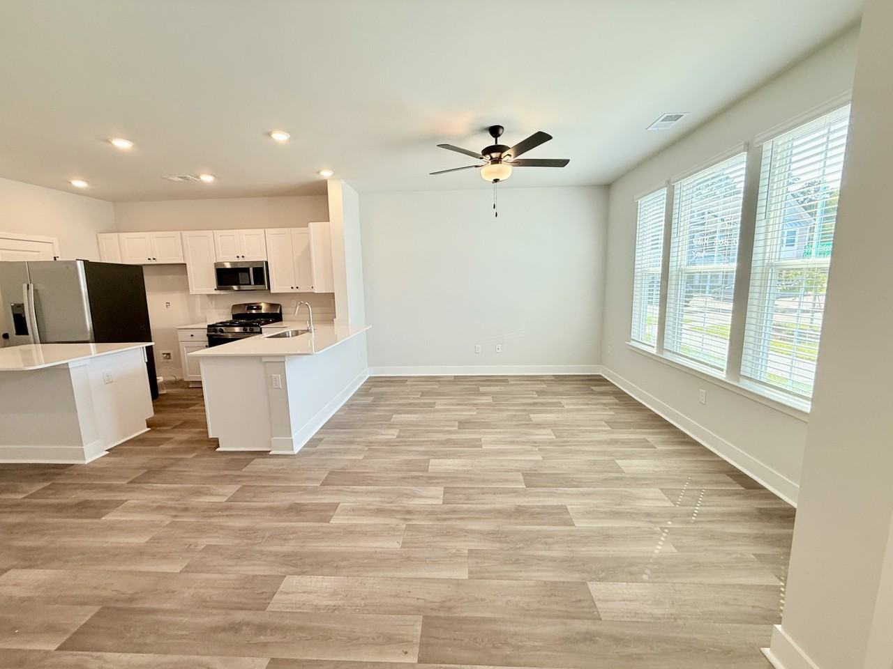 300 Deer Ridge Way - Photo 5 of 37
