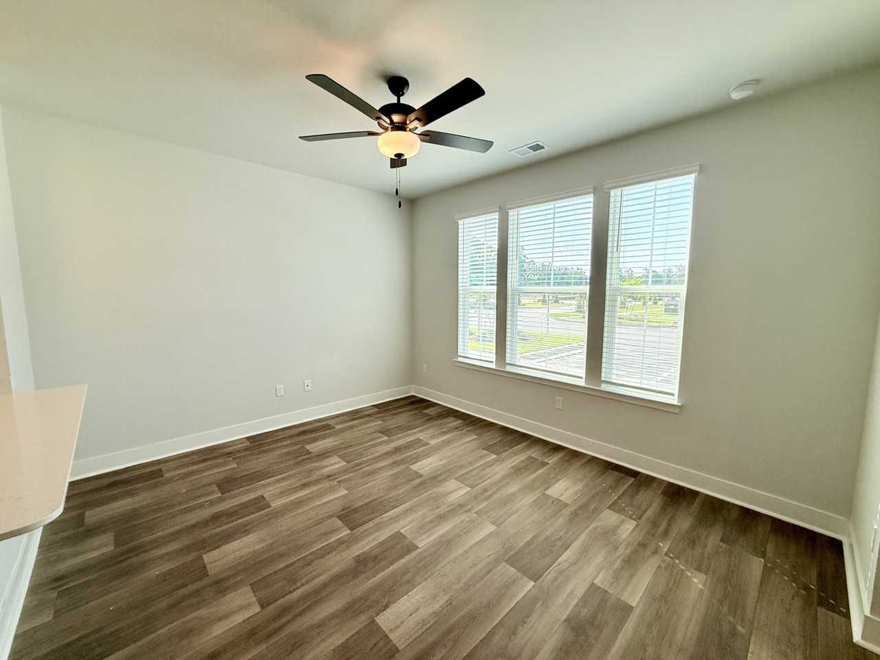 300 Deer Ridge Way - Photo 6 of 37