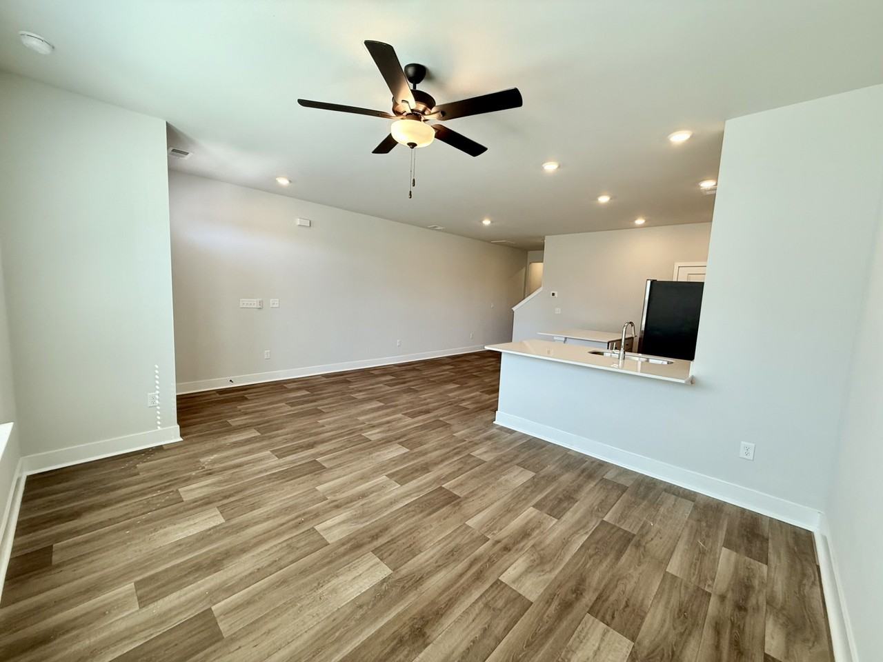 300 Deer Ridge Way - Photo 7 of 37