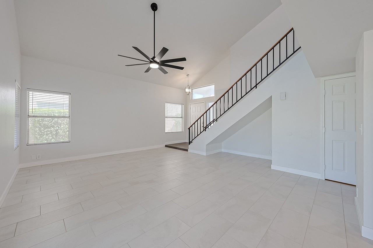 4018 W Camino Vivaz - Photo 7 of 34