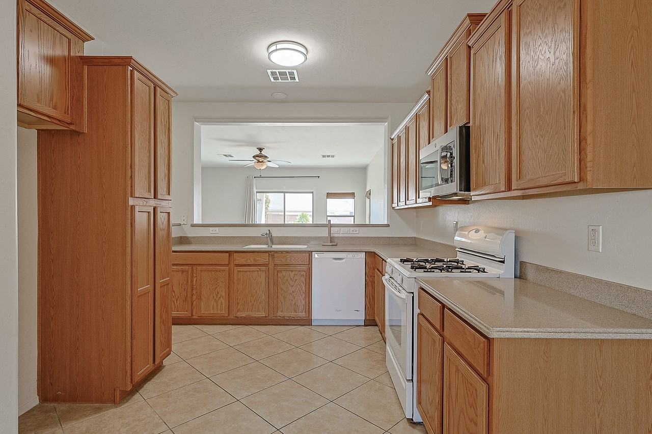 15289 W Desert Hills Dr - Photo 2 of 31