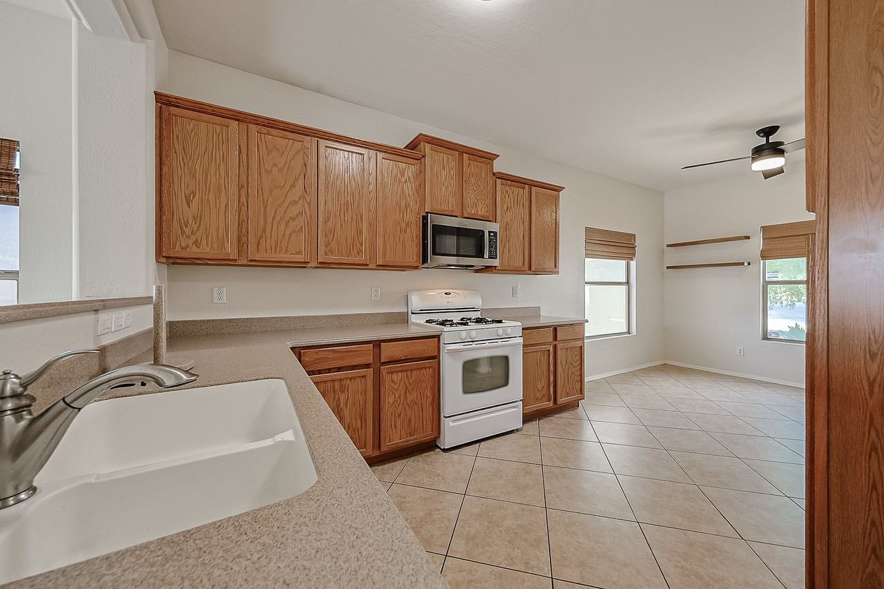 15289 W Desert Hills Dr - Photo 3 of 31