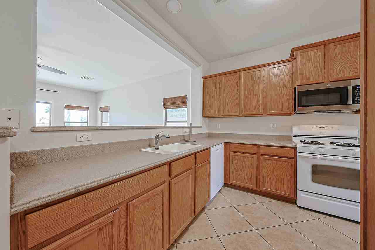 15289 W Desert Hills Dr - Photo 4 of 31