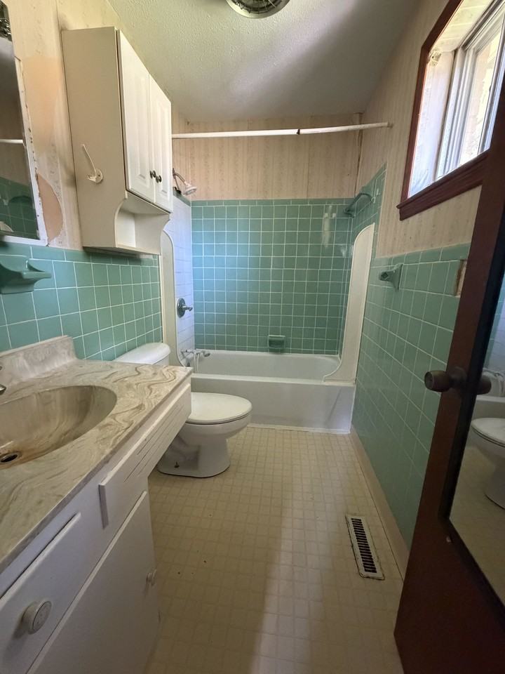 2 Canary Ln - Photo 2 of 6