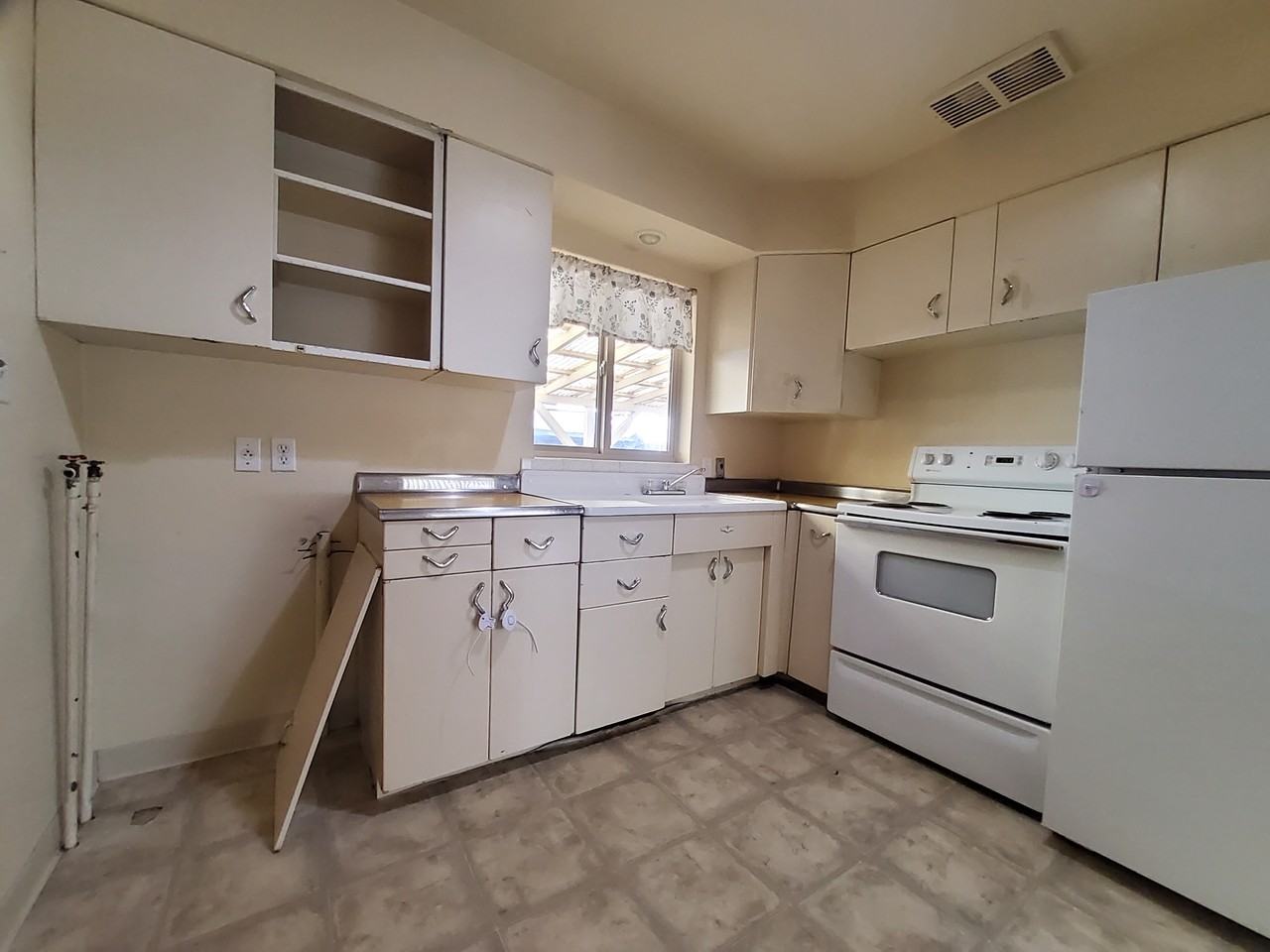 229 Carney St - Photo 4 of 7