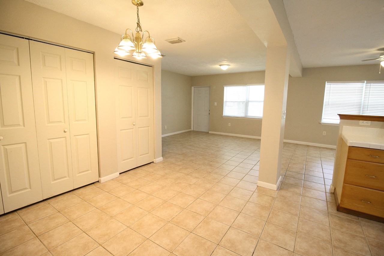 3331 Yorktown St - Photo 6 of 20