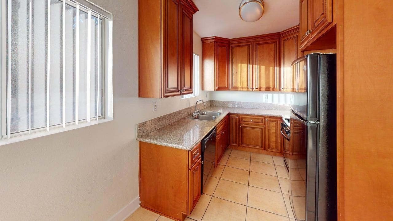 Chateau Whitsett Apartments - Photo 3 of 7