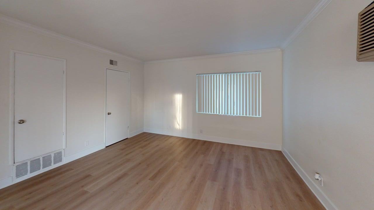 Chateau Whitsett Apartments - Photo 4 of 7