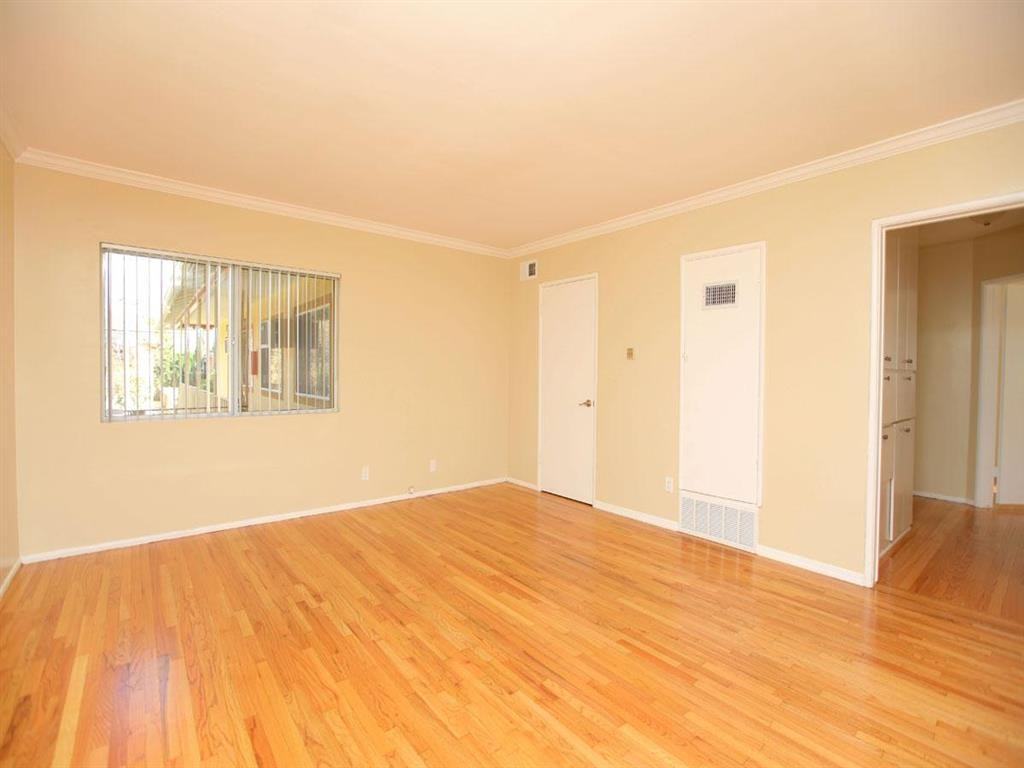 Chateau Whitsett Apartments - Photo 5 of 7