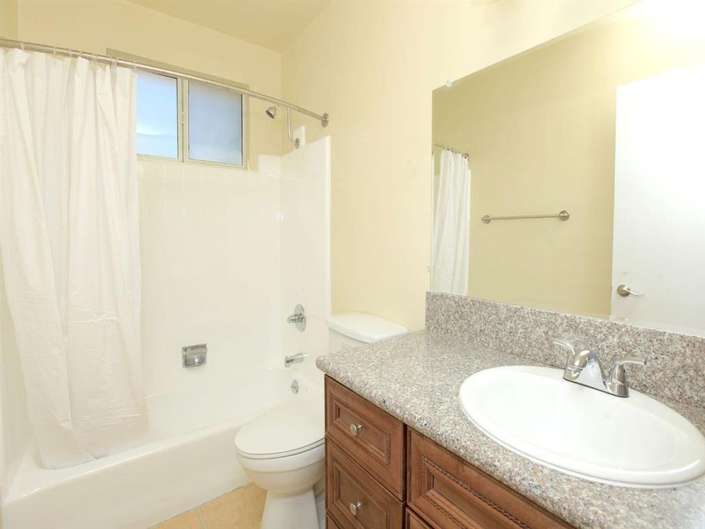 Chateau Whitsett Apartments - Photo 6 of 7