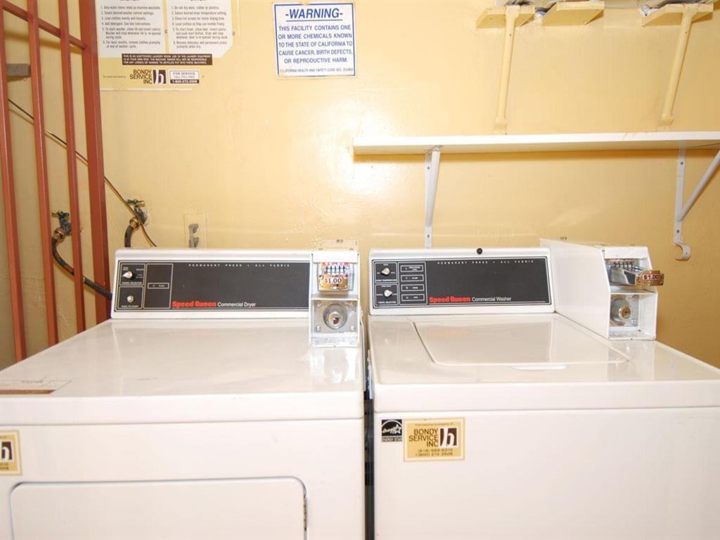 Chateau Whitsett Apartments - Photo 7 of 7