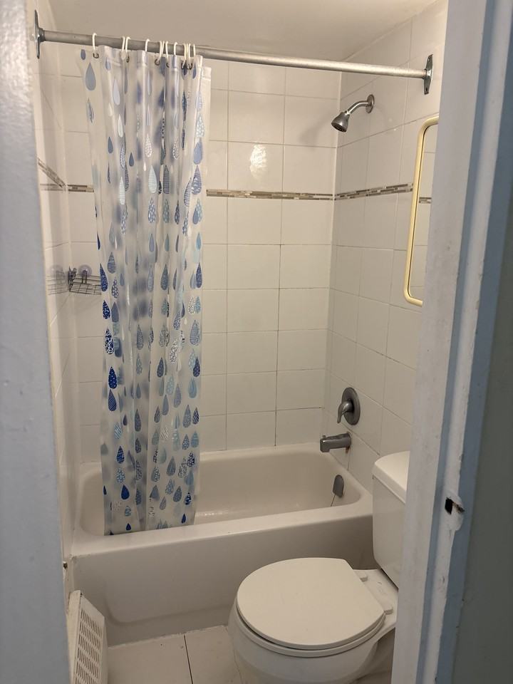 97 Spadina Road #200 - Photo 4 of 9