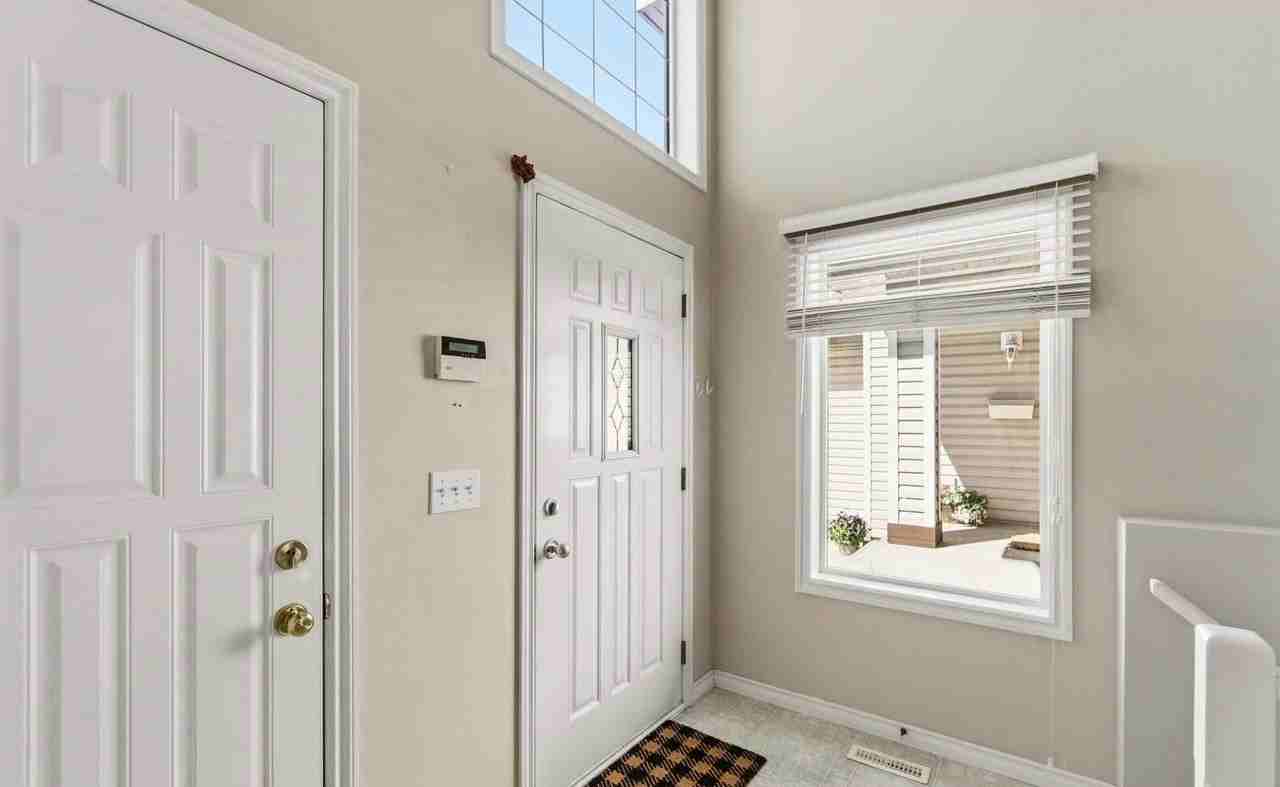 2012 35a Ave Nw - Photo 2 of 33