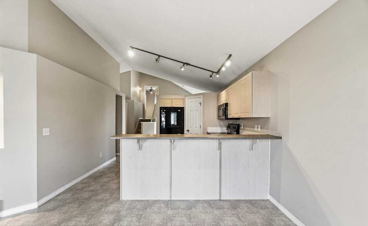 2012 35a Ave Nw - Photo 6 of 33